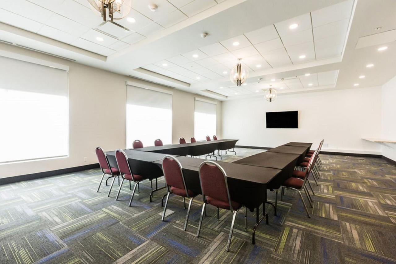 Holiday Inn Express & Suites Edmonton N - St Albert By Ihg Saint Albert Eksteriør bilde