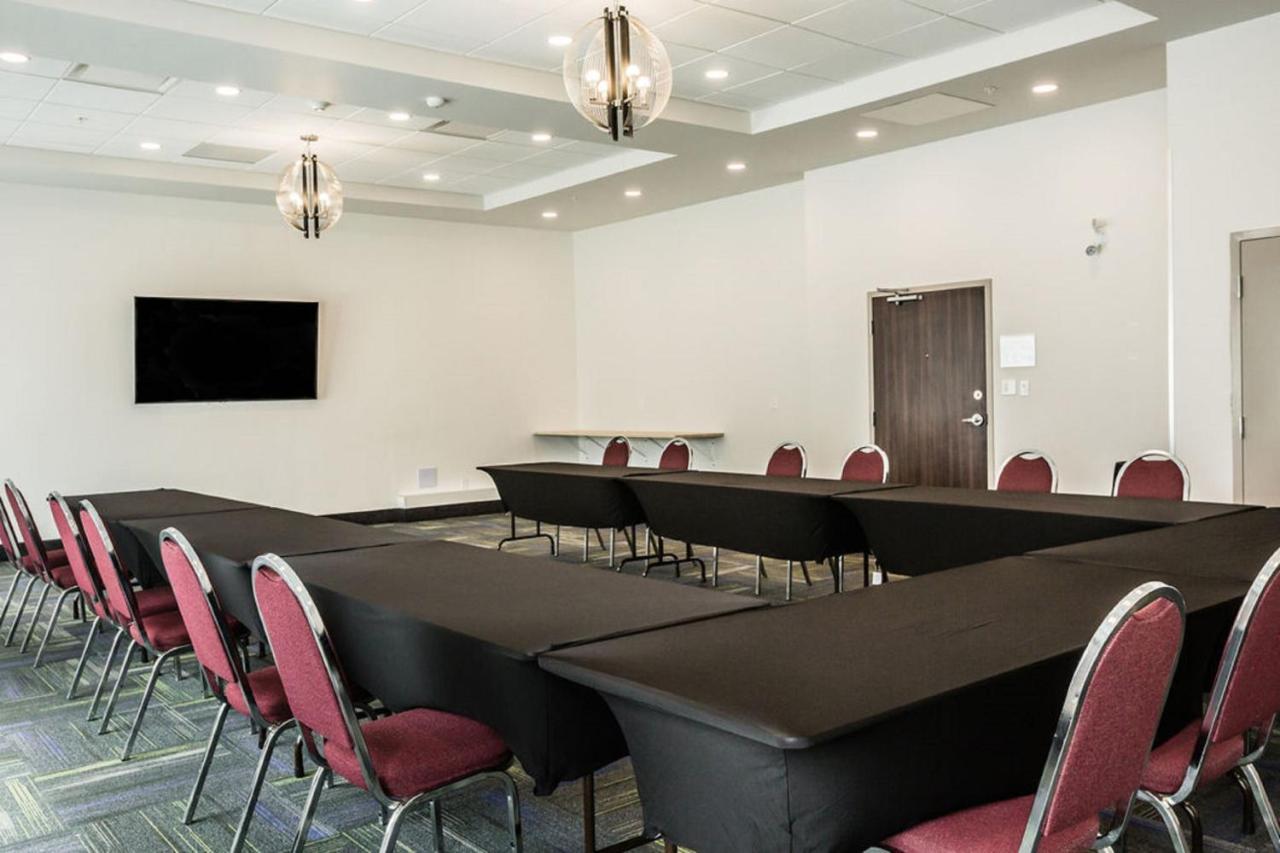 Holiday Inn Express & Suites Edmonton N - St Albert By Ihg Saint Albert Eksteriør bilde